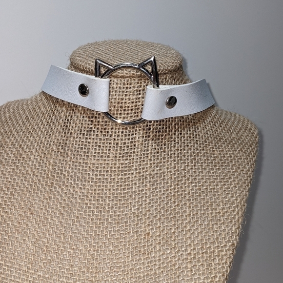 Cat White Leather Choker - Picture 2 of 4